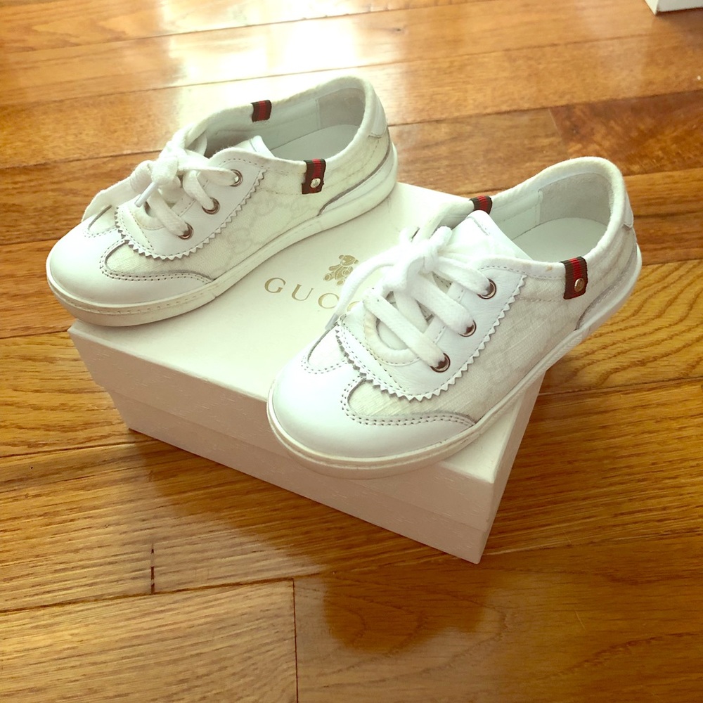 Girls White signature Gucci Sneakers toddler Sz 10